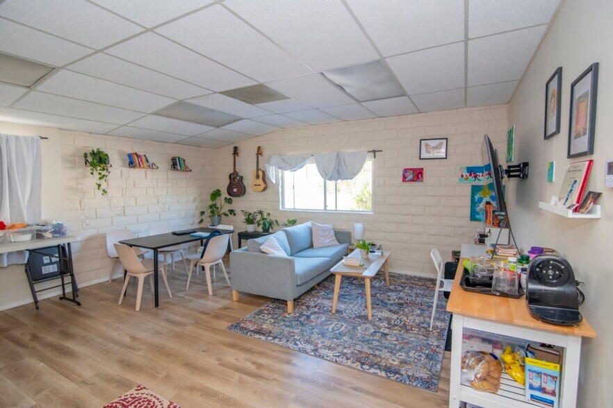 More Photos Of 2941-2943 Honolulu Ave, La Crescenta Restaurant For Sale