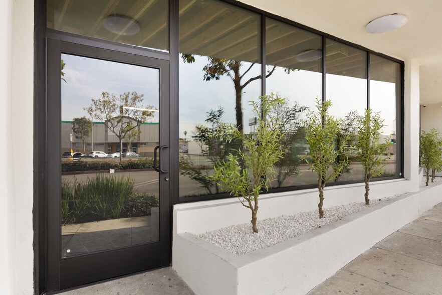 More Photos Of 13048-13052 Hawthorne Blvd, Hawthorne Storefront For Sale
