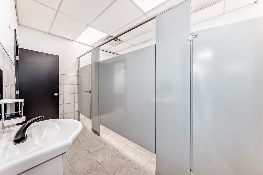 More Photos Of 1015 Centre St NW, Calgary Storefront Retail Residential For Sale