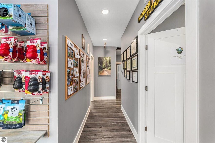 More Photos Of 1859 Southpeak Dr, Traverse City Service For Sale