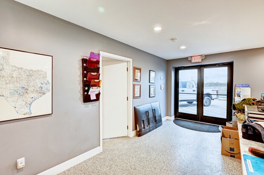 More Photos Of 1070 N Pine Rd, Texas City Light Distribution For Sale