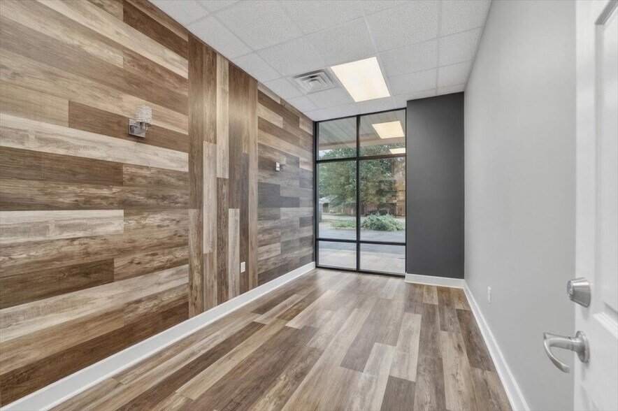 More Photos Of 2055 Blue Spring Rd, Huntsville Storefront Retail Office For Sale