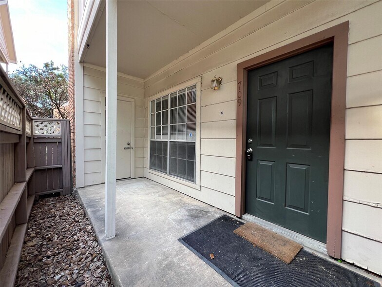 More Photos Of 2626 Holly Hall St, Houston Apartments For Sale