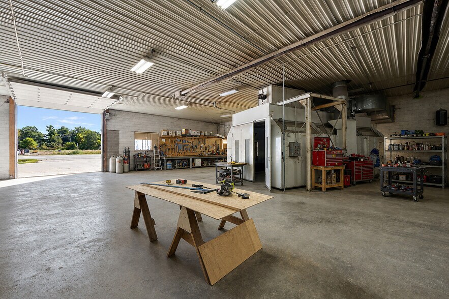 More Photos Of 2025 N Lapeer Rd, Lapeer Warehouse For Lease