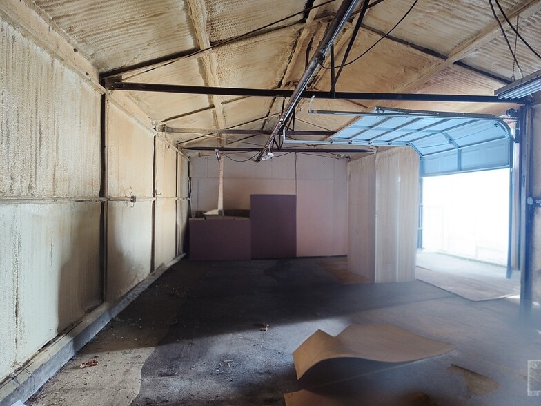 More Photos Of 300 5th St, Belvidere Light Distribution For Sale