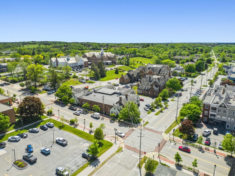 More Photos Of 528 Wells St, Delafield Office For Sale