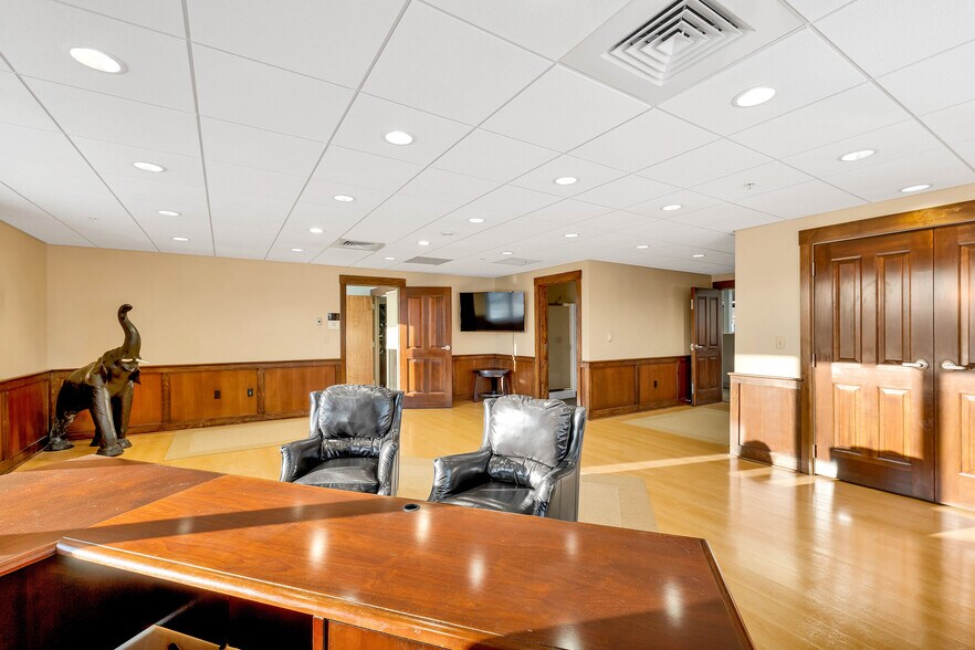 More Photos Of 81 Whittier Hwy, Moultonborough Office For Sale