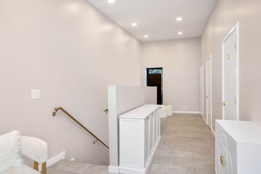 More Photos Of 224 Main St, Seal Beach Storefront For Sale