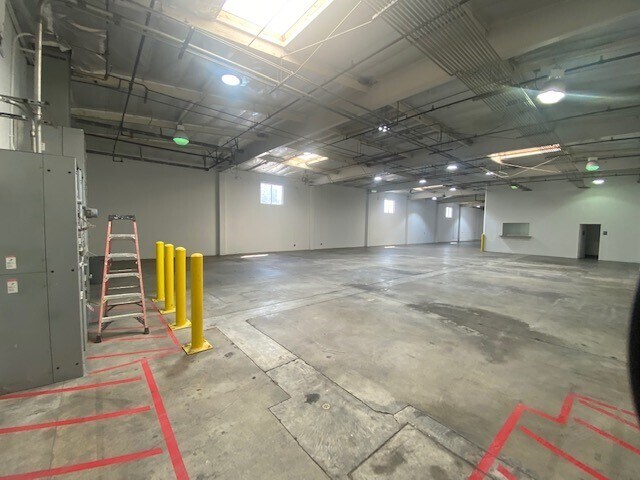 More Photos Of 13539 Desmond St, Pacoima Manufacturing For Lease