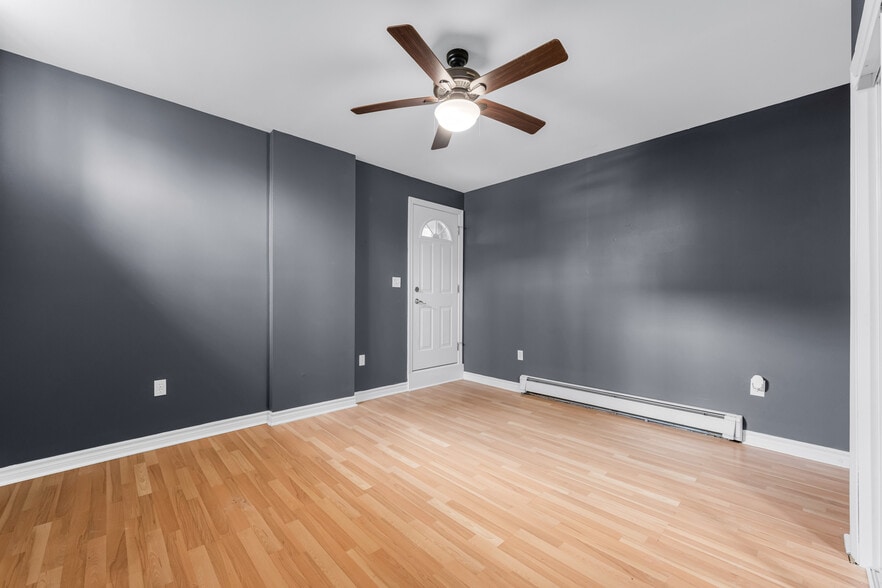 More Photos Of 320 King St E, Hamilton Storefront Retail Residential For Sale