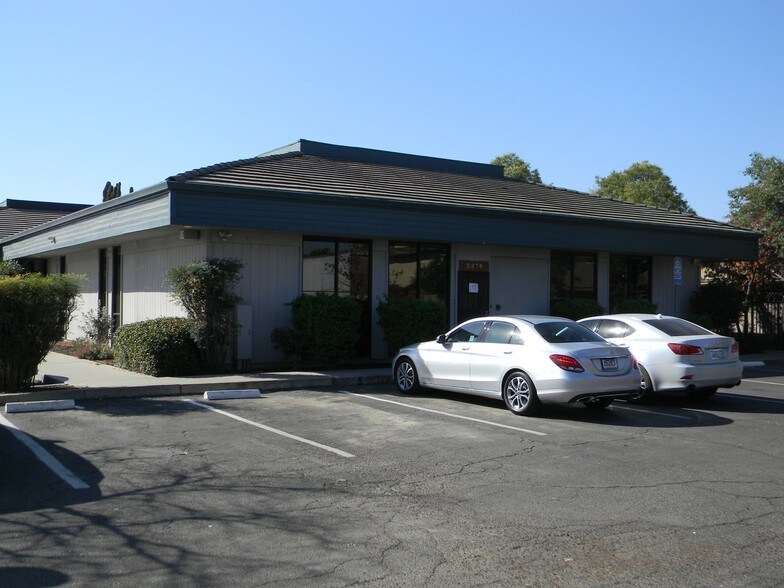 More Photos Of 2378 W Whitendale Ave, Visalia Office For Sale