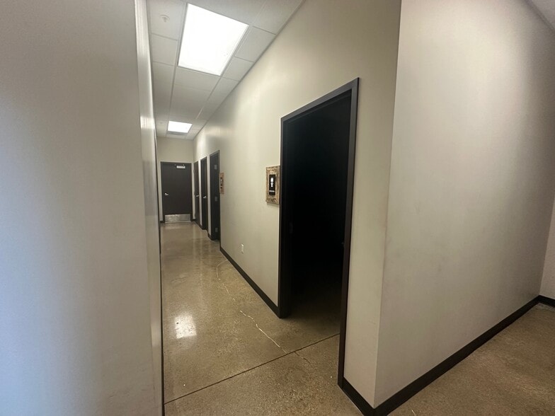 More Photos Of 1815 Morrissey Dr, Bloomington Warehouse For Sale