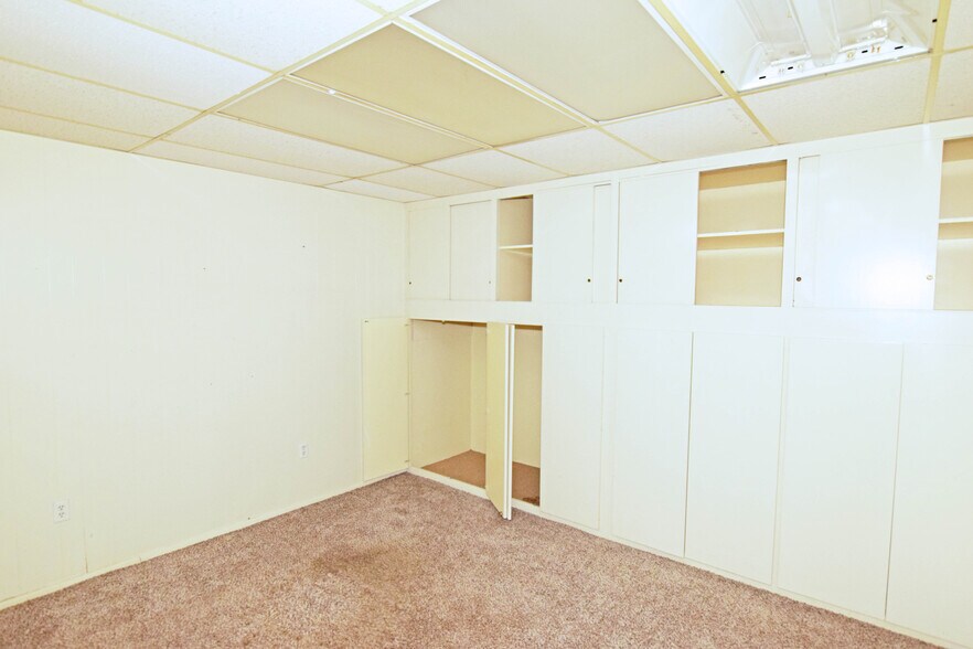 More Photos Of 1003 S County Rd W, Odessa Office For Lease