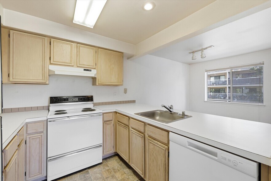 More Photos Of 8320 Lake City Way NE, Seattle Apartments For Sale