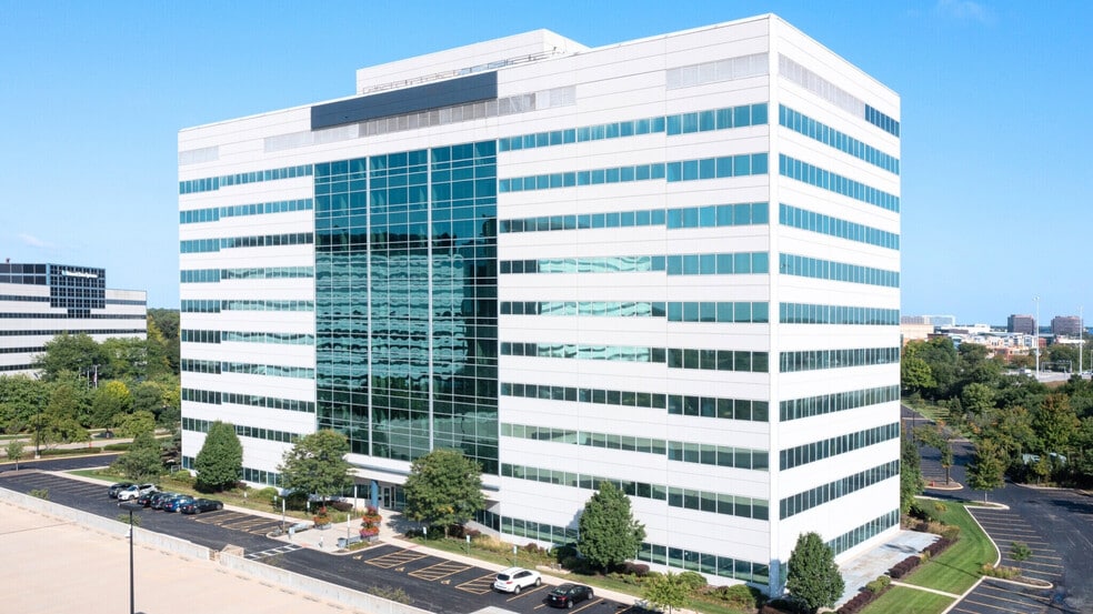 More Photos Of 231 N Martingale Rd, Schaumburg Office For Lease