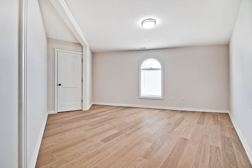 More Photos Of 2442 Heritage Pkwy, Prairie Grove Office For Lease