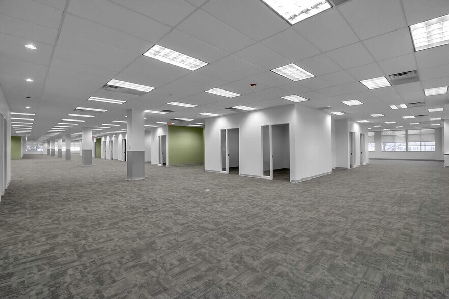 More Photos Of 600 Airborne Pky, Cheektowaga Unknown For Lease