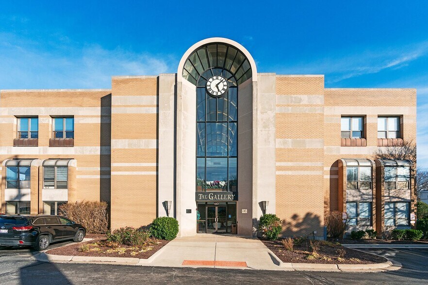 More Photos Of 1S443 Summit Ave, Oakbrook Terrace Medical For Lease