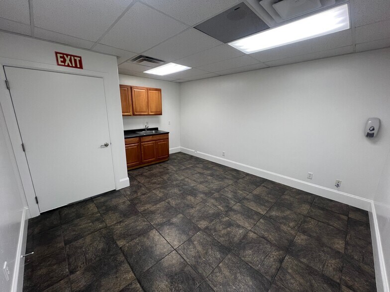 More Photos Of 1693 W American Way, Payson Warehouse For Lease