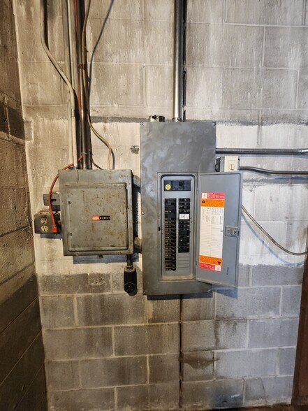 More Photos Of 103 Quarry Rd, Rochelle Warehouse For Lease