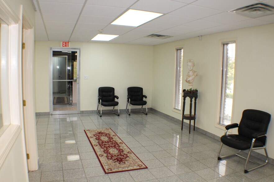 More Photos Of 1637 N Eastman Rd, Kingsport Office For Lease