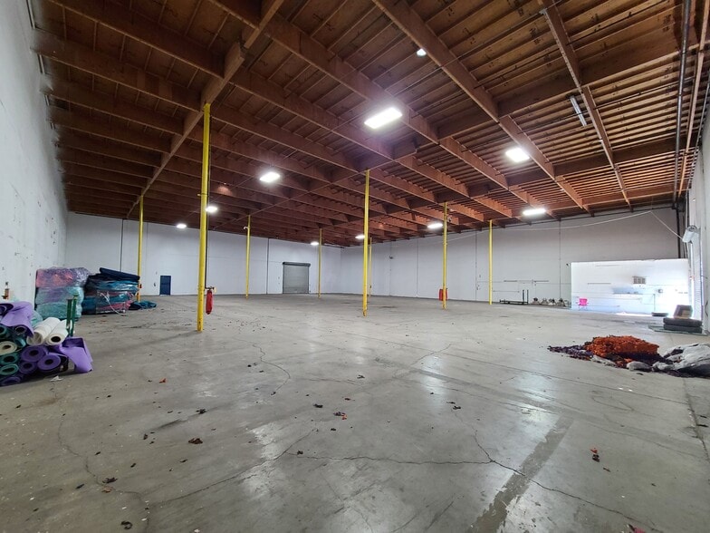 More Photos Of 3250 Palm Pky, Las Vegas Warehouse For Sale