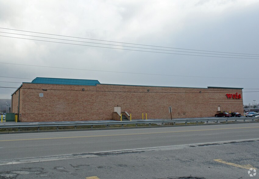 More Photos Of 275 Park Hills Plz, Altoona General Retail For Lease