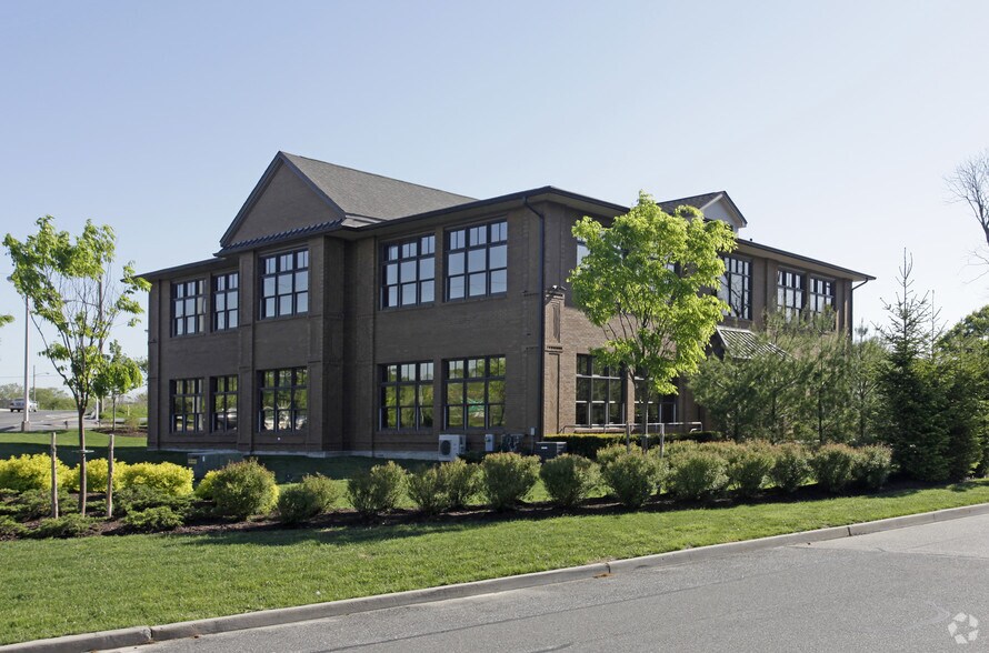 Primary Photo Of 3750 Express Dr S, Islandia Office For Lease