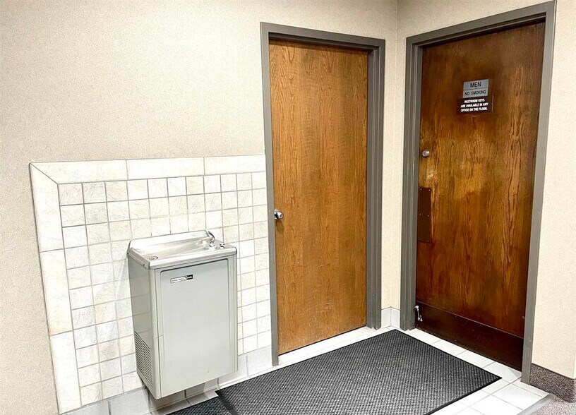 More Photos Of 456 Fulton St, Peoria Office For Sale