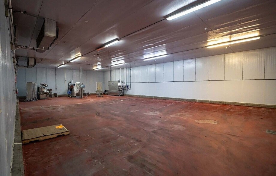 More Photos Of 811 N 1st St, Silverton Food Processing For Lease