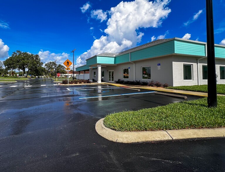 More Photos Of 7327-7367 Forest Oaks Blvd, Spring Hill Medical For Lease