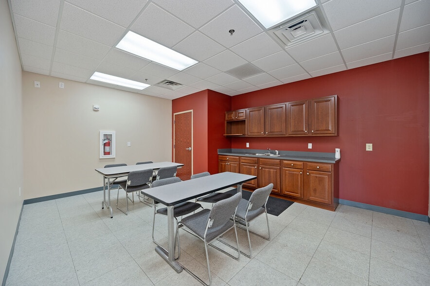 More Photos Of 119 Fairfield Ave, Bellevue Office For Lease
