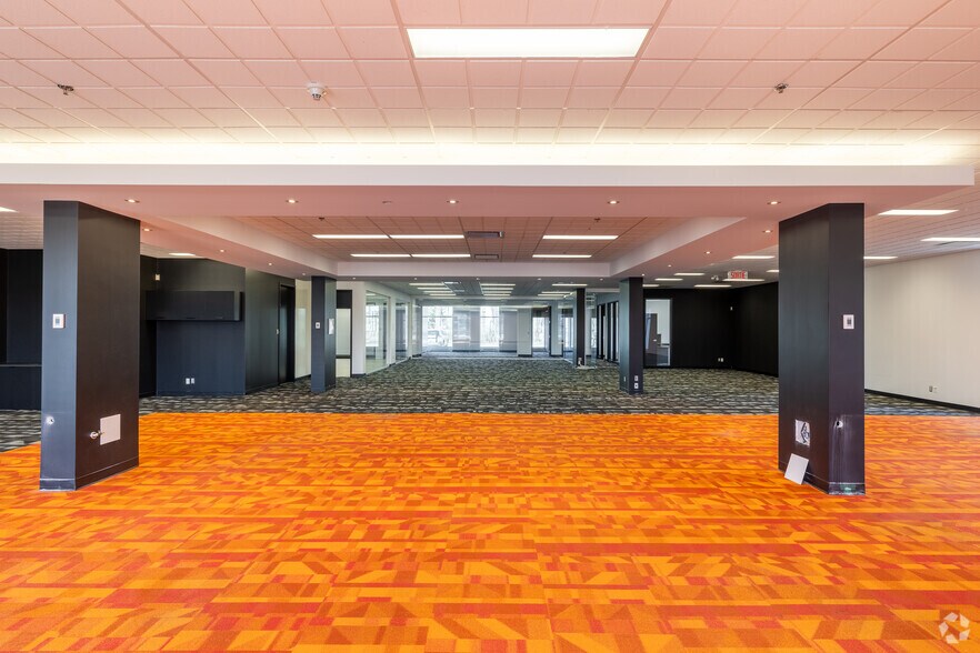 More Photos Of 4255 Boul Lapinière, Brossard Office For Lease