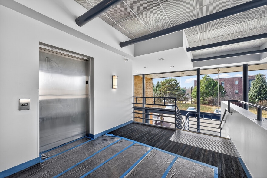 More Photos Of 290 Springfield Dr, Bloomingdale Medical For Lease
