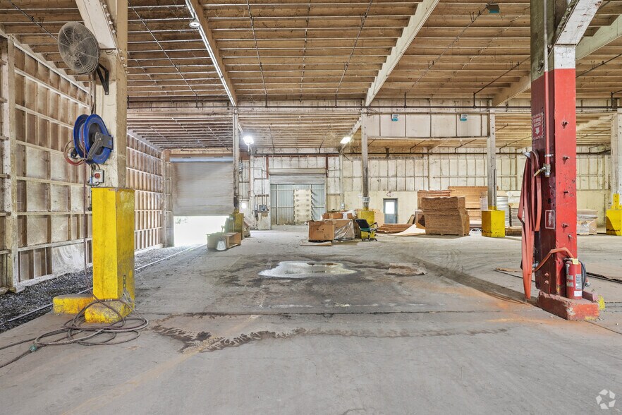 More Photos Of 105 Scr 25, Taylorsville Manufacturing For Sale