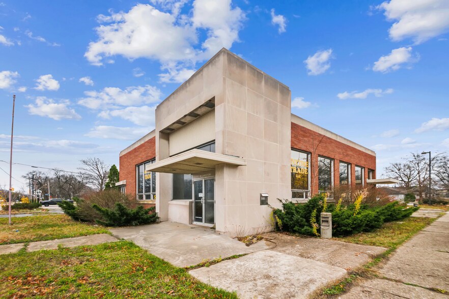 Primary Photo Of 43 W Laketon Ave, Muskegon General Retail For Sale