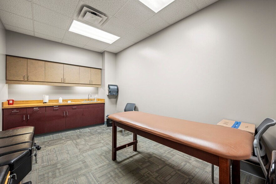 More Photos Of 51 S Pine St, Elverson Office For Sale