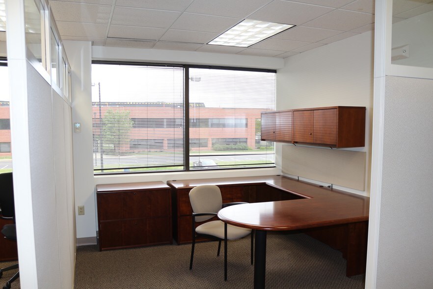 More Photos Of 3201 W White Oaks Dr, Springfield Office For Sale