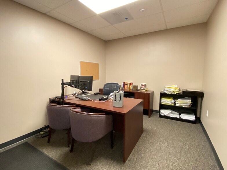 More Photos Of 7964 Arjons Dr, San Diego Light Manufacturing For Lease