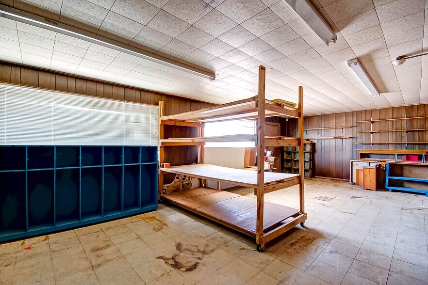 More Photos Of 3019 Dickinson Ave, Dickinson Freestanding For Sale