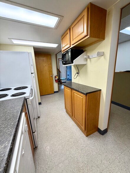 More Photos Of 33850 Armada Ridge Rd, Richmond Warehouse For Lease