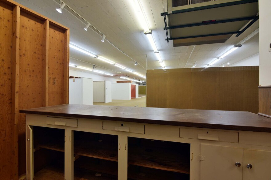 More Photos Of 511 W Broad Ave, Albany General Retail For Sale