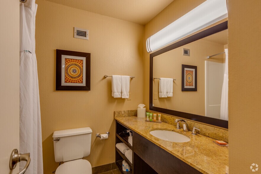 More Photos Of 2101 S Meridian Ave, Oklahoma City Hotel For Sale