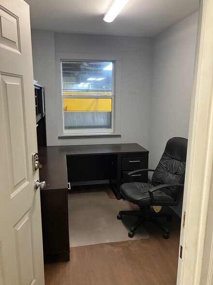 More Photos Of 2509 Eslava Creek Pky, Mobile Warehouse For Lease