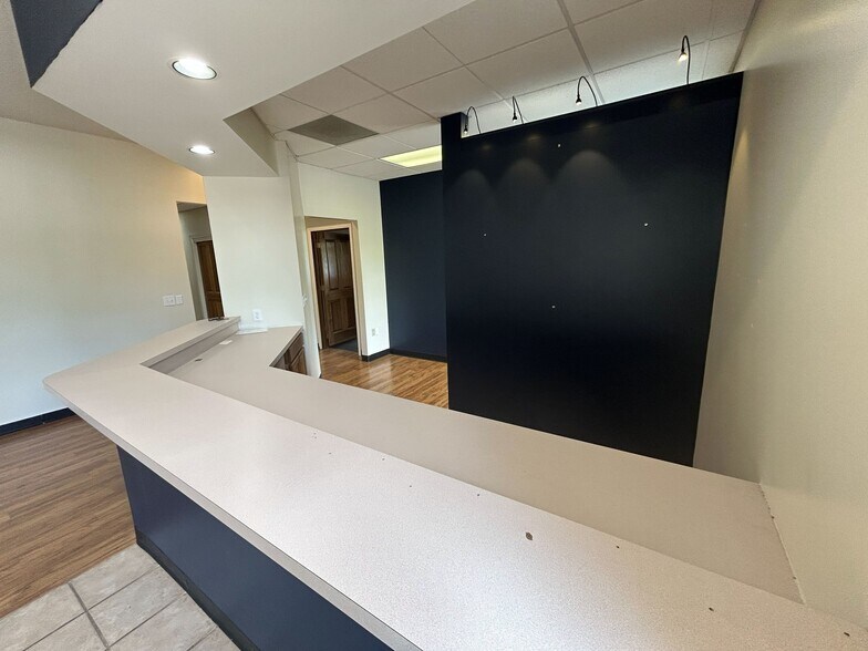 More Photos Of 440 Beecher Rd, Columbus Medical For Sale