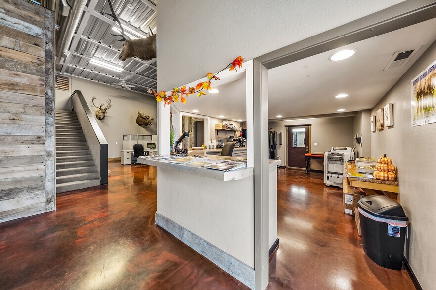 More Photos Of 3811 Crater Lake Hwy, Medford Warehouse For Sale