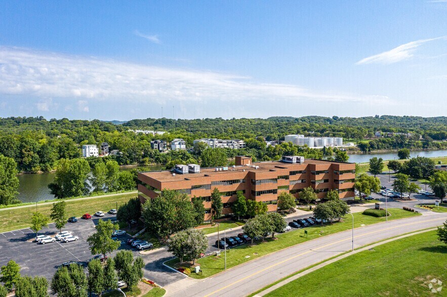 More Photos Of 545 Mainstream Dr, Nashville Office For Lease