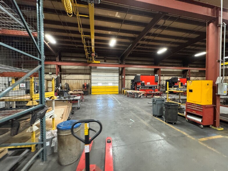 More Photos Of 4200 Thomas Dr SW, Cedar Rapids Warehouse For Sale