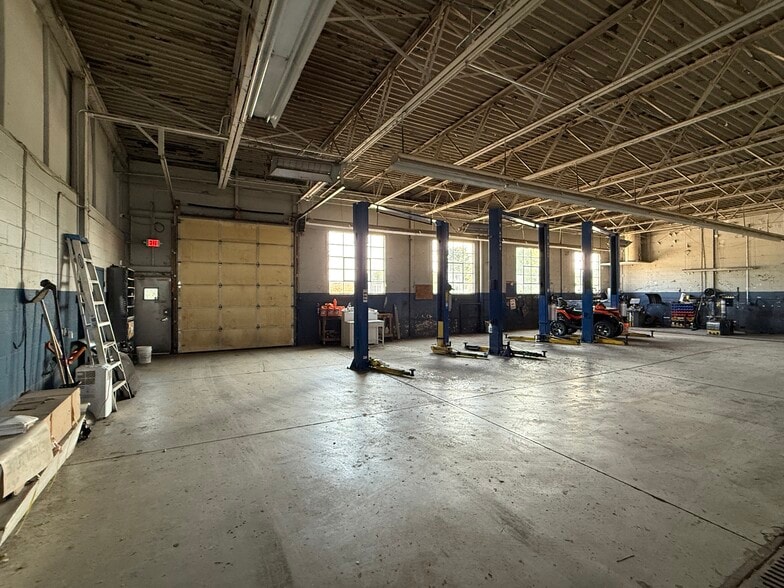 More Photos Of 1633 Pearl Rd, Brunswick Auto Dealership For Sale