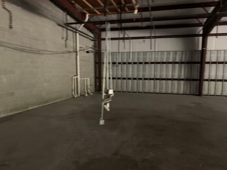 More Photos Of 5457 W Davis St, Conroe Unknown For Lease